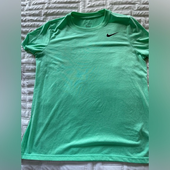 Nike Dri-fit tee - Picture 1 of 3